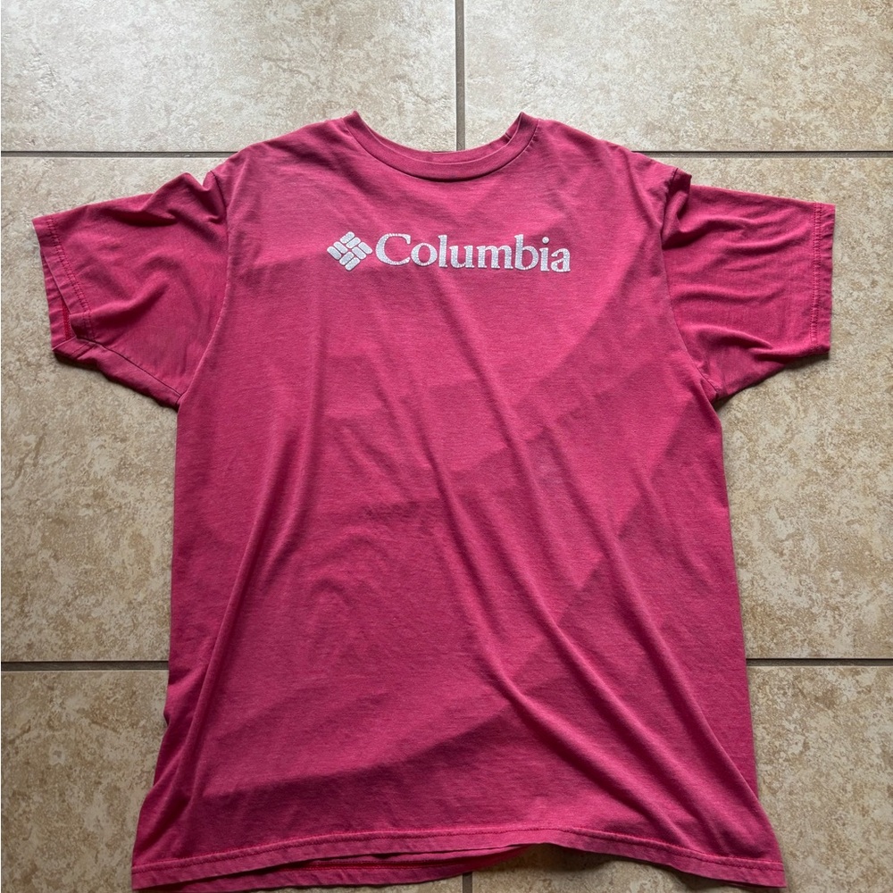 Columbia Men's Short Sleeve Tee in Deep Red